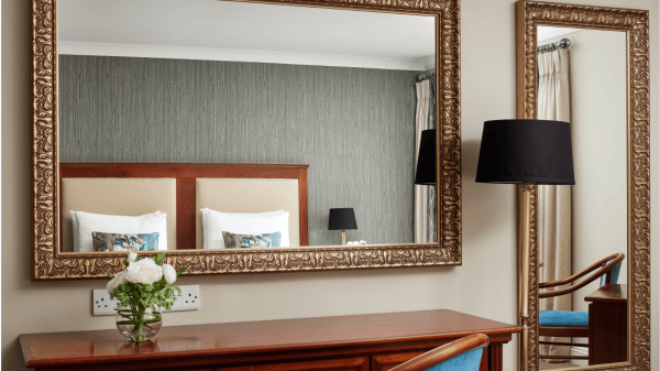 DOOLEYS_BEDROOMMIRRORS