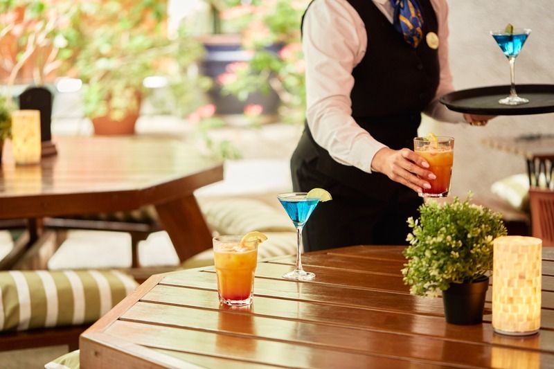 DOOLEYS25 Drinks courtyard