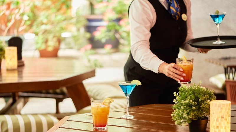 DOOLEYS25 Drinks courtyard